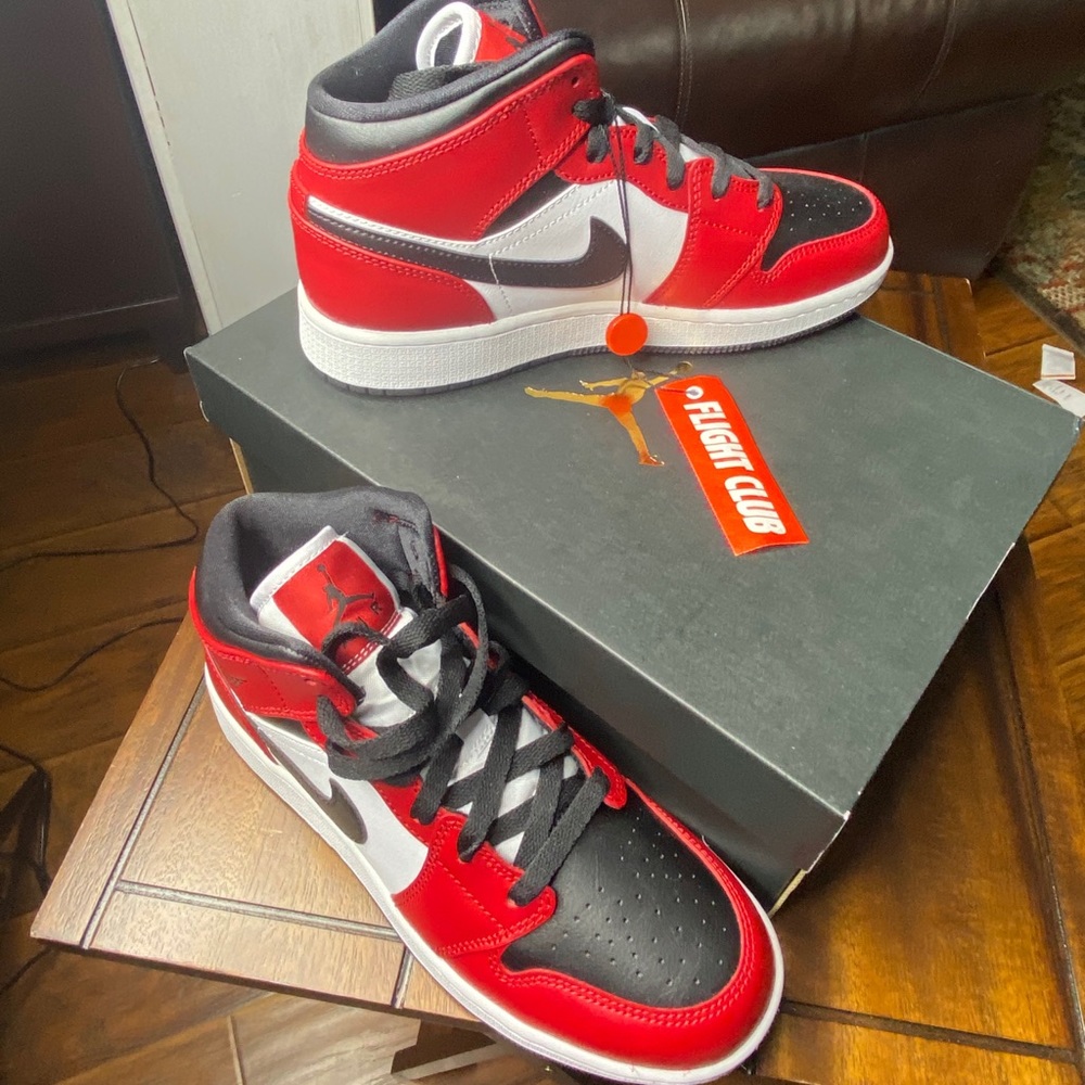 Air Jordan Retro 1 Mid